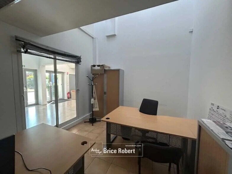 Flex in Chassieu for sale - Interior Photo - Image 3 of 9