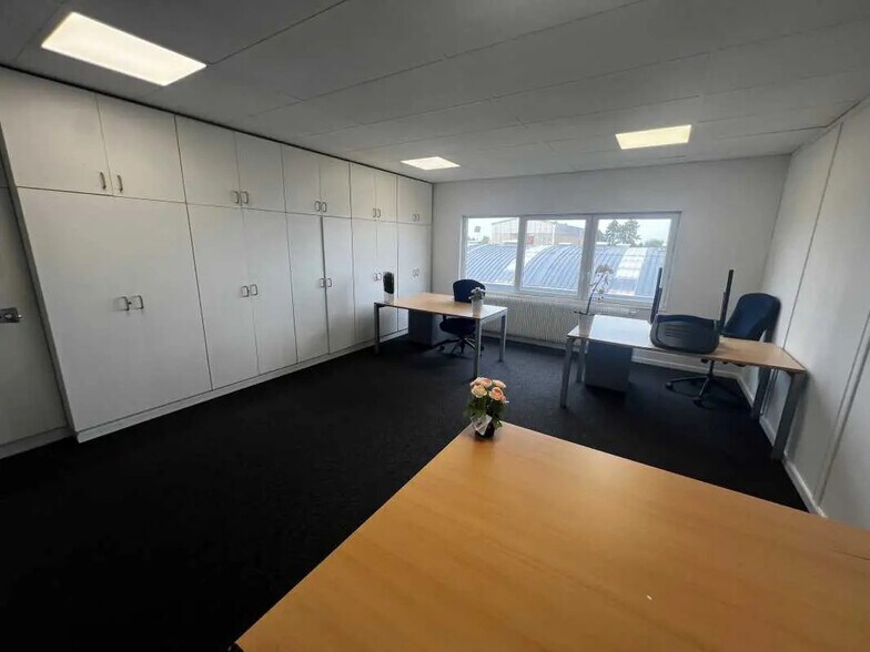 Office in Seclin for lease - Building Photo - Image 1 of 6