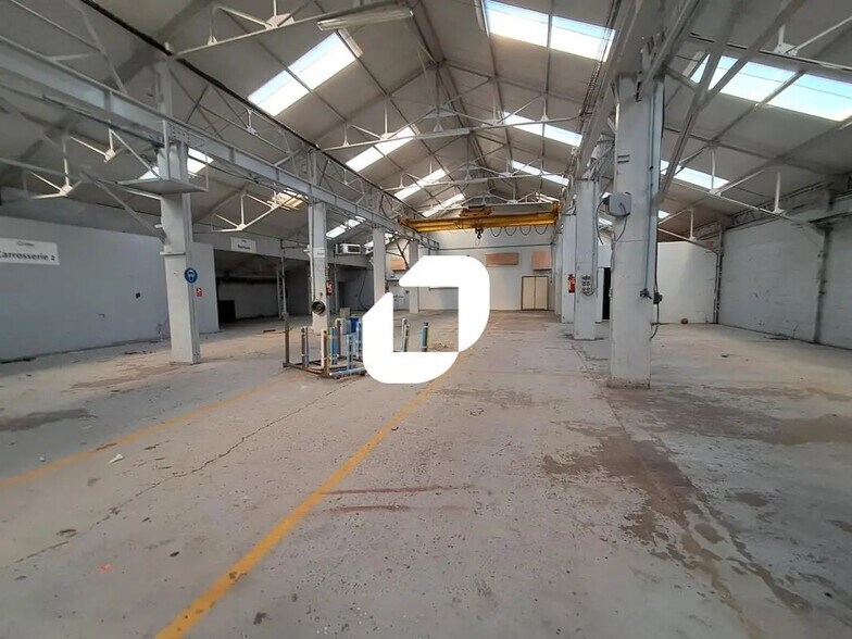 Flex in Saint-André-lez-Lille for lease - Interior Photo - Image 3 of 5