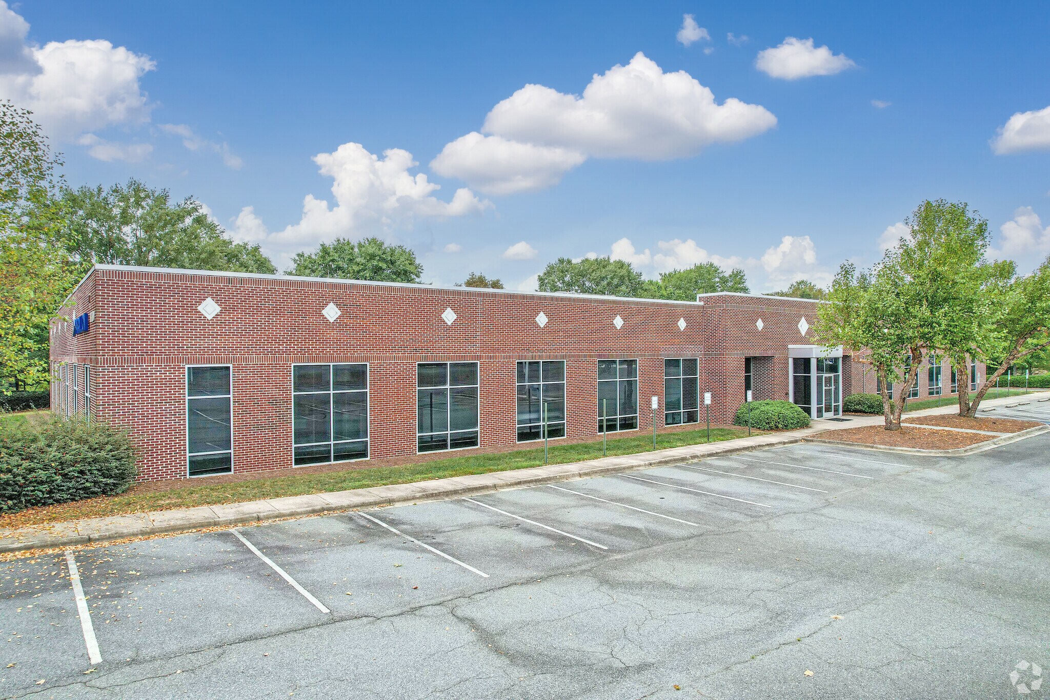 13730 South Point Blvd, Charlotte, NC for lease Primary Photo- Image 1 of 15