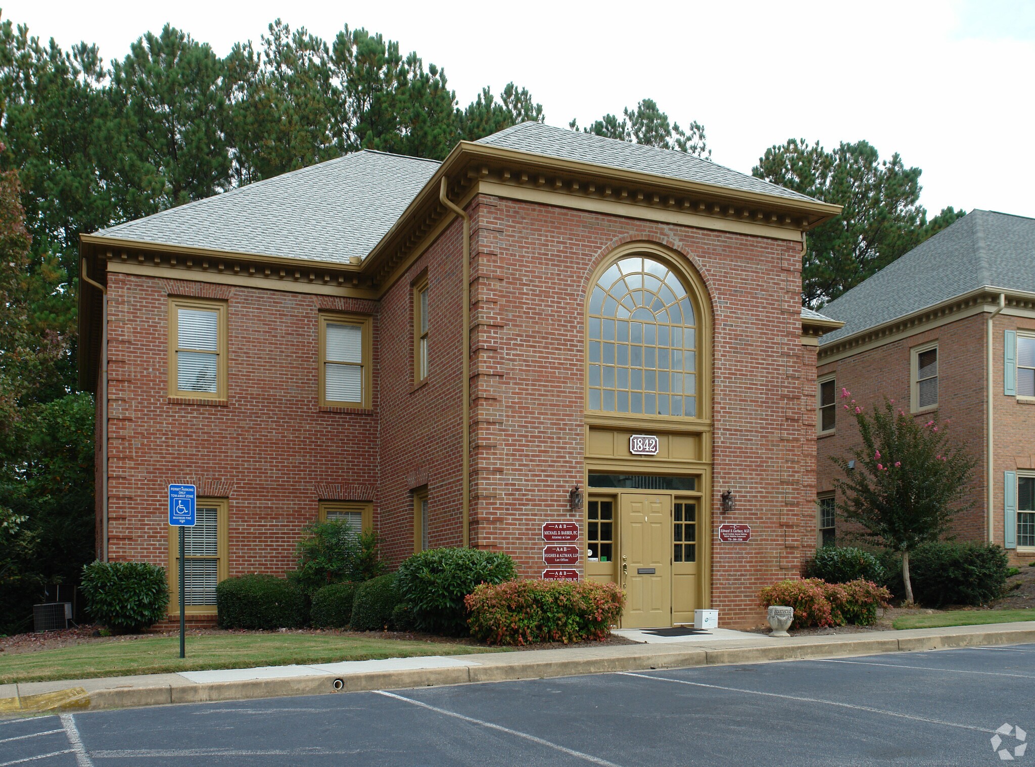 1842 Independence Sq, Dunwoody, GA for lease Primary Photo- Image 1 of 5
