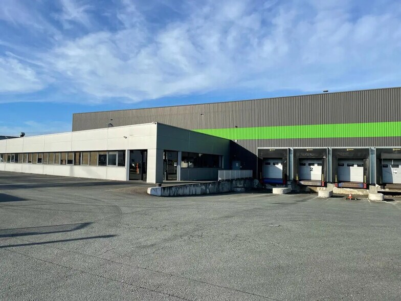 Flex in Beychac-et-Caillau for lease - Building Photo - Image 3 of 27