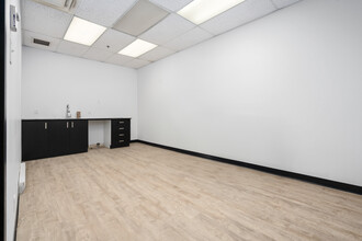 4760 Rue Acorn, Montréal, QC for lease Interior Photo- Image 2 of 3