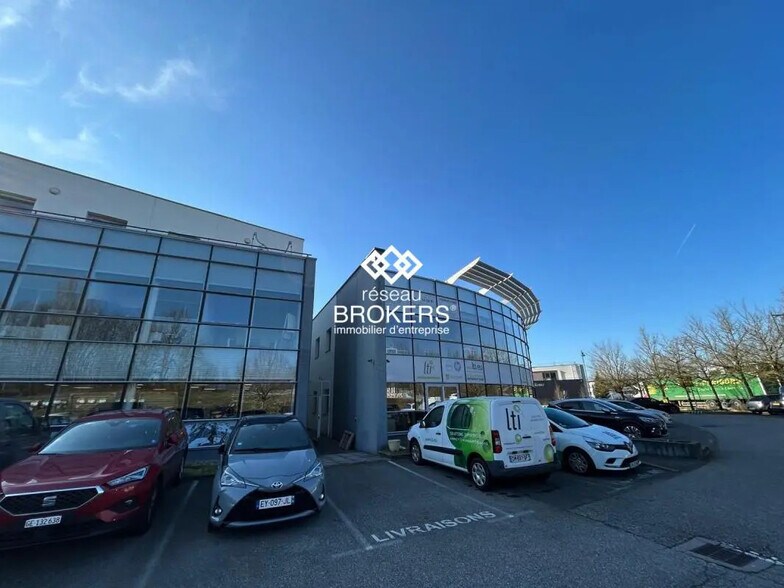 Office in Annecy for lease - Building Photo - Image 2 of 6