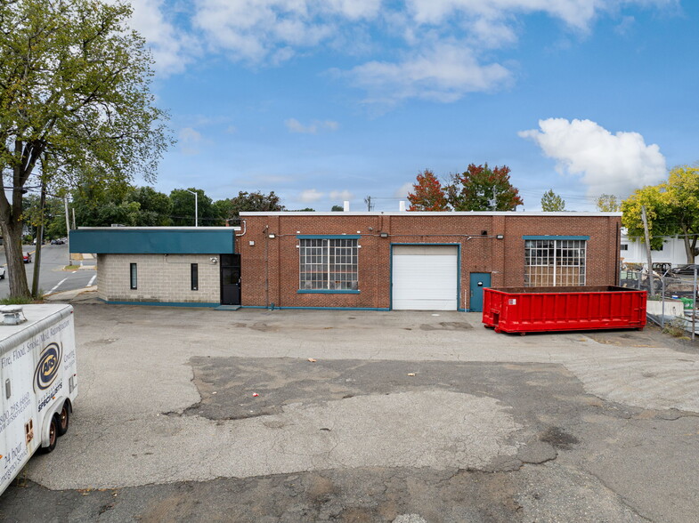 424 Albany St, Springfield, MA for lease - Building Photo - Image 2 of 9