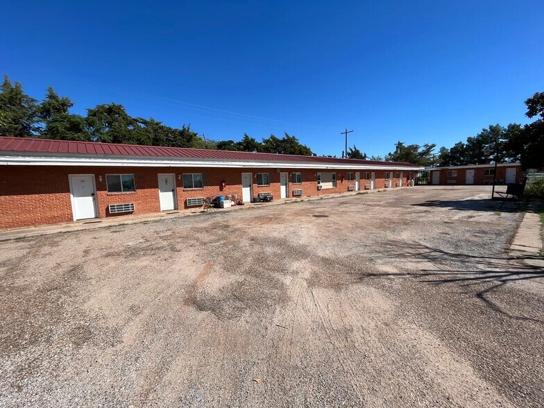 500 W Kentucky St, Floydada, TX for sale - Primary Photo - Image 1 of 8