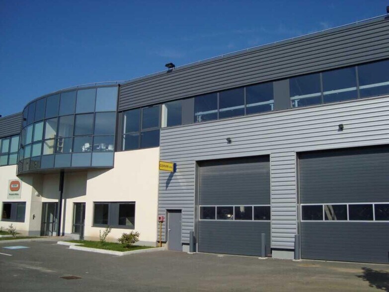 1/3 Rue Guynemer, Magny-les-Hameaux for lease - Building Photo - Image 1 of 13