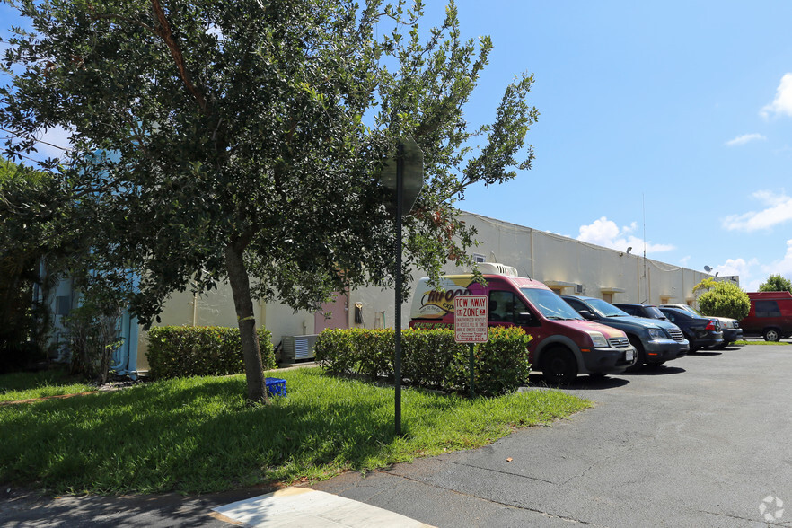 300-320 NE 4th St, Delray Beach, FL for sale - Building Photo - Image 3 of 8