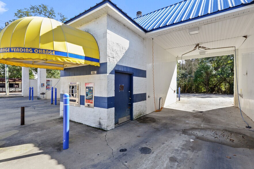 2063 Pass Rd, Biloxi, MS for sale - Primary Photo - Image 1 of 1