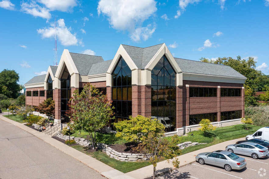 41850 W 11 Mile Rd, Novi, MI for lease - Building Photo - Image 3 of 9