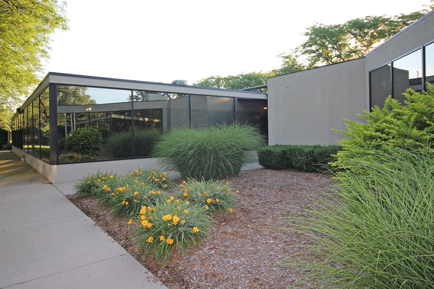 6110 Constitution Dr, Fort Wayne, IN for lease - Building Photo - Image 1 of 8