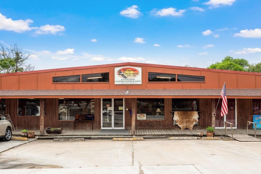 3187 Junction Hwy, Ingram, TX 78025