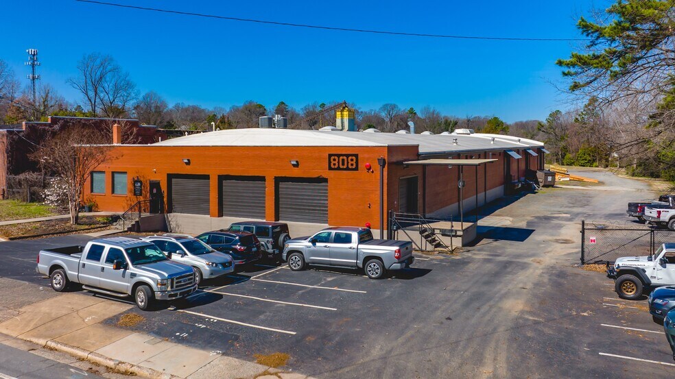 808 Tuckaseegee Rd, Charlotte, NC 28208