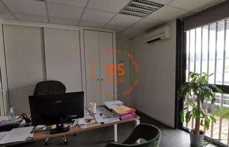 Flex in Mérignac for lease - Interior Photo - Image 2 of 5
