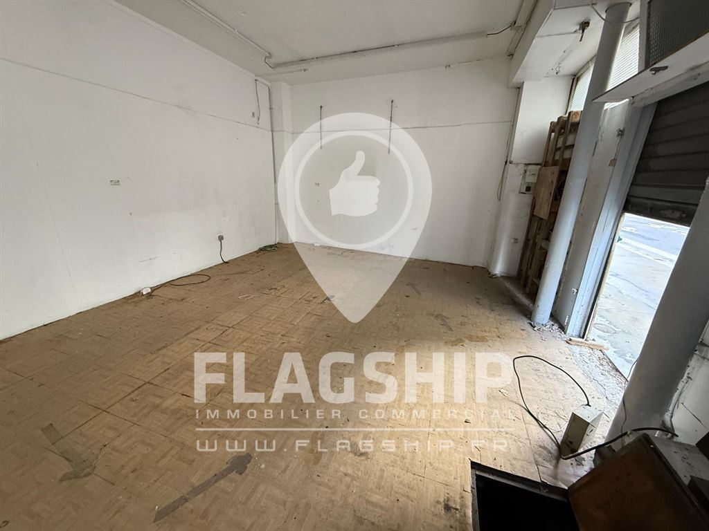 Retail in Paris for lease Building Photo- Image 1 of 9