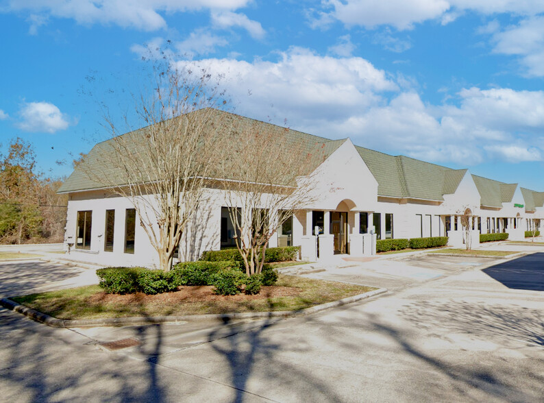 605-611 Rockmead Dr, Kingwood, TX for lease - Building Photo - Image 1 of 5