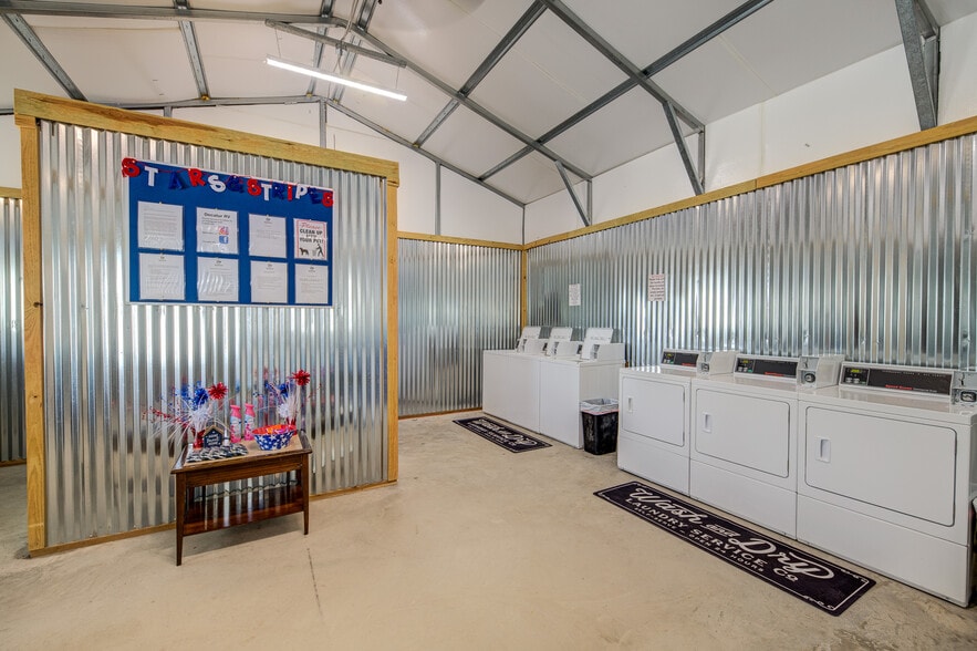 817 FM 1810, Decatur, TX for sale - Interior Photo - Image 3 of 22