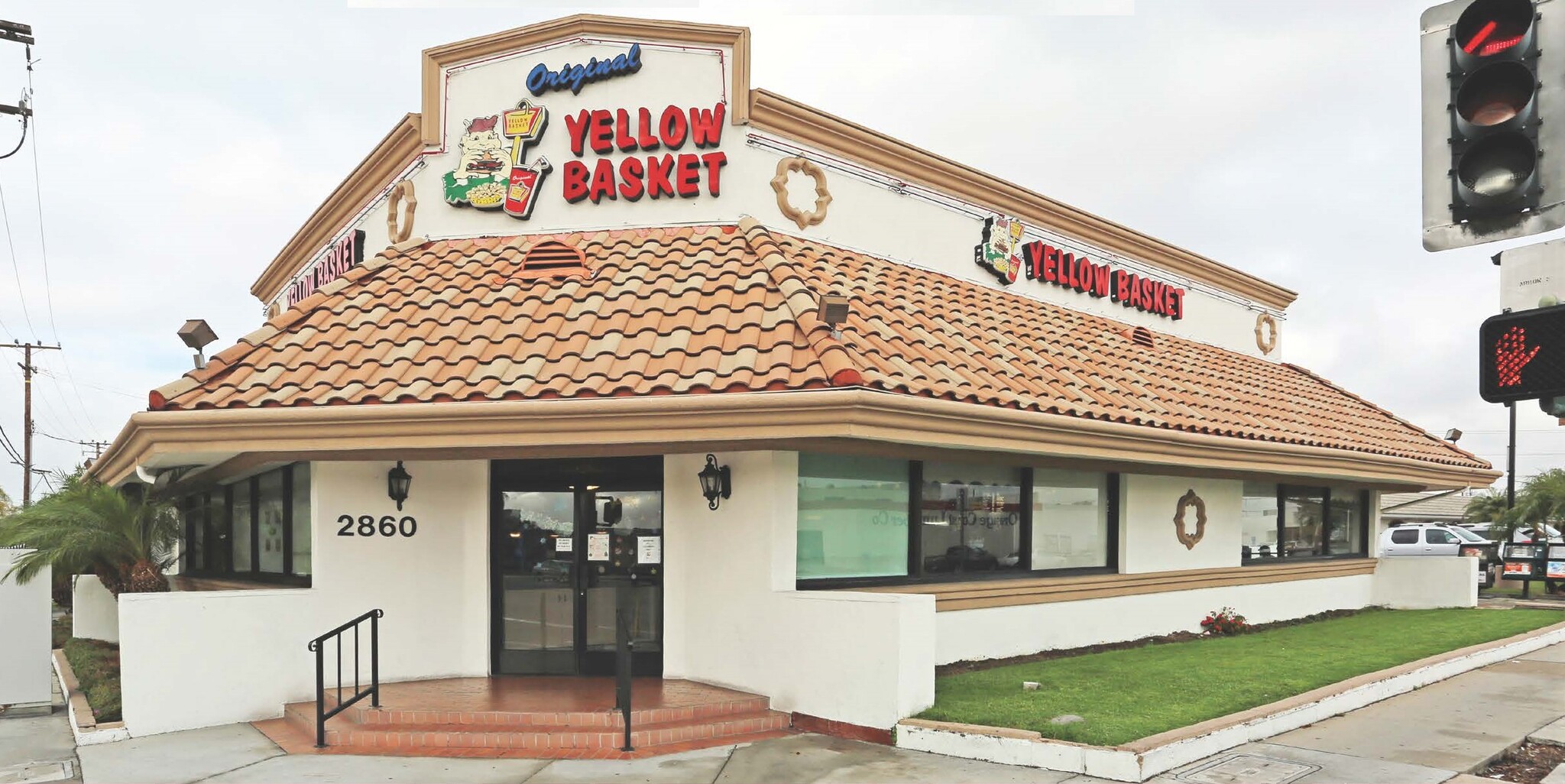 2860 S Main St, Santa Ana, CA for lease Building Photo- Image 1 of 4