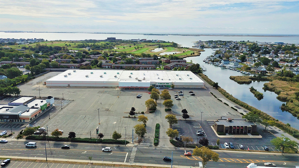 1000 W Montauk Hwy, West Babylon, NY for lease - Building Photo - Image 1 of 3