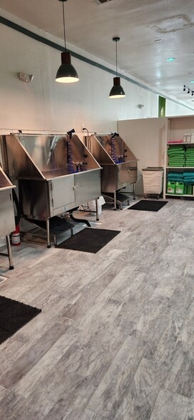 218-220 S Myrtle Ave, Monrovia, CA for lease - Interior Photo - Image 2 of 14