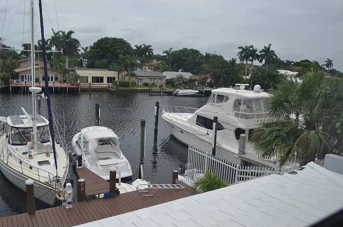 37 Hendricks Is, Fort Lauderdale, FL for sale - Building Photo - Image 3 of 20