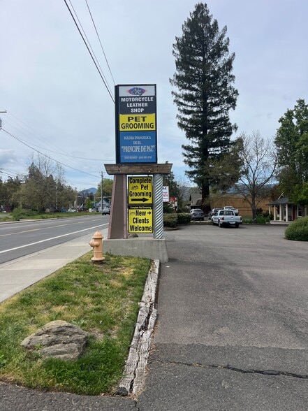 2728 W Main St, Medford, OR for lease - Building Photo - Image 3 of 11