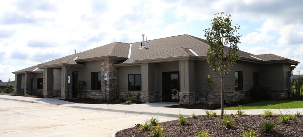 9869 S 168th Ave, Omaha, NE for sale - Building Photo - Image 1 of 1