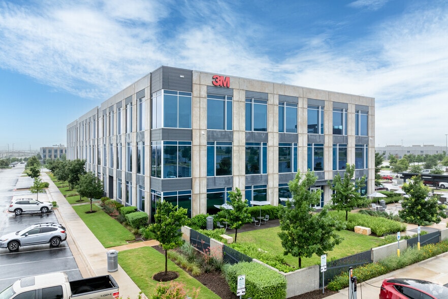 13011 McCallen Pass, Austin, TX for lease - Primary Photo - Image 1 of 5