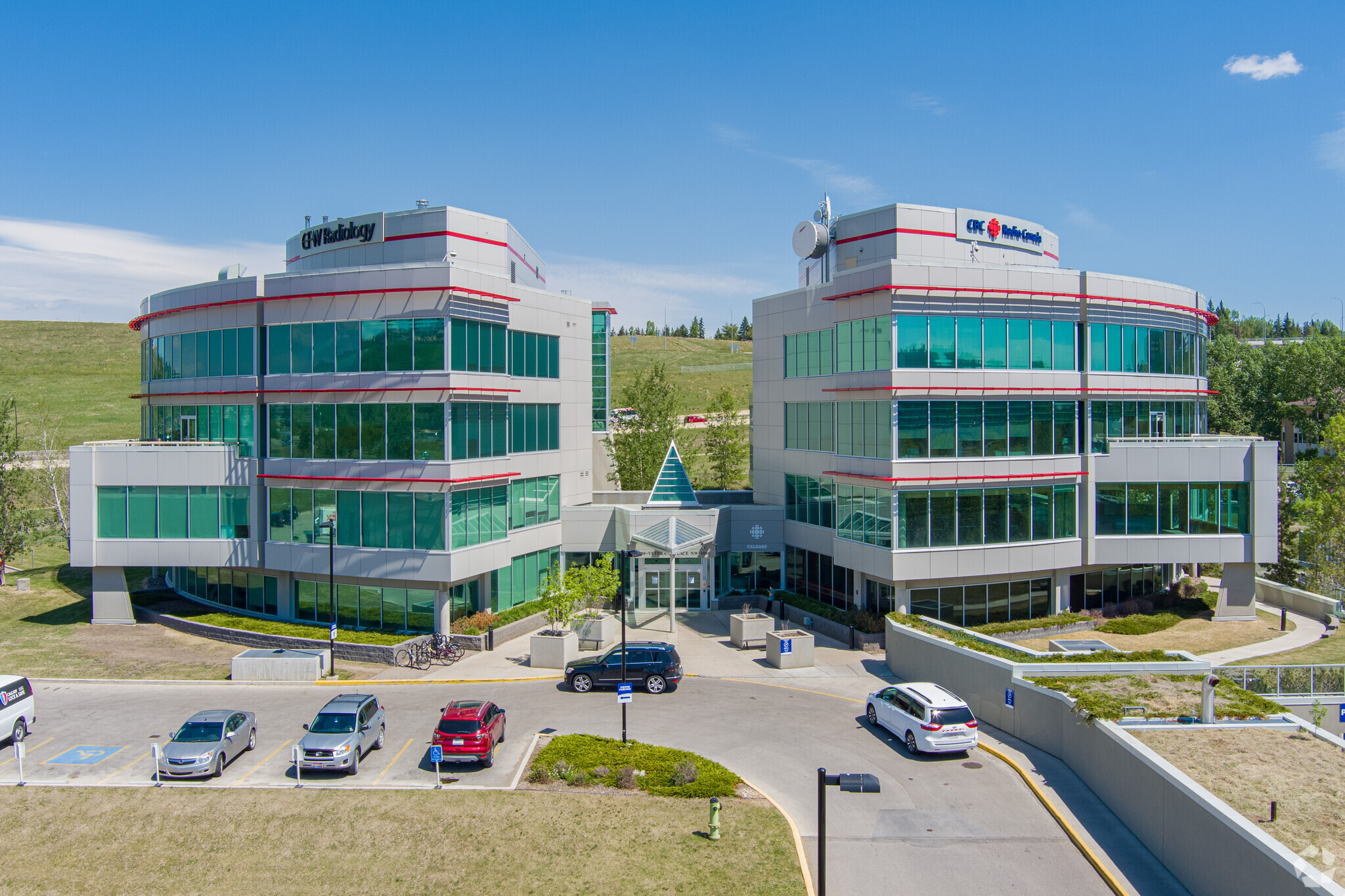 1000-2000 Veteran's Pl NW, Calgary, AB for lease Building Photo- Image 1 of 9