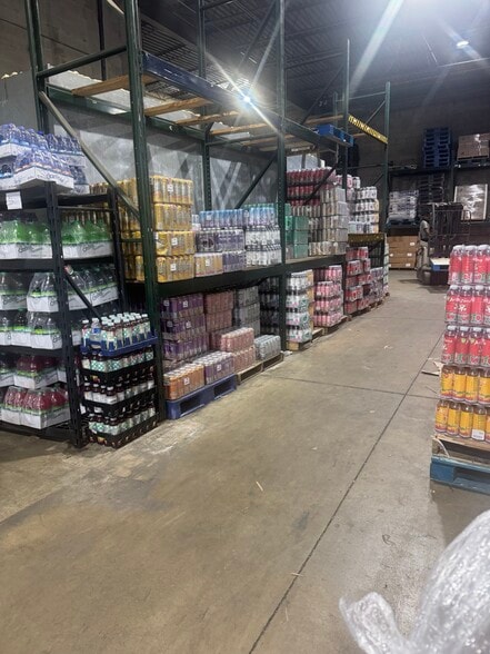 Wholesale Business Portfolio portfolio of 4 properties for sale on LoopNet.com - Interior Photo - Image 3 of 11