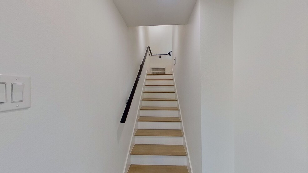 1612 Grigsby Ave, Dallas, TX for sale - Matterport 3D Scan - Image 2 of 23