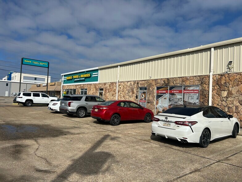 1222 Veterans, Kenner, LA for sale - Primary Photo - Image 1 of 1