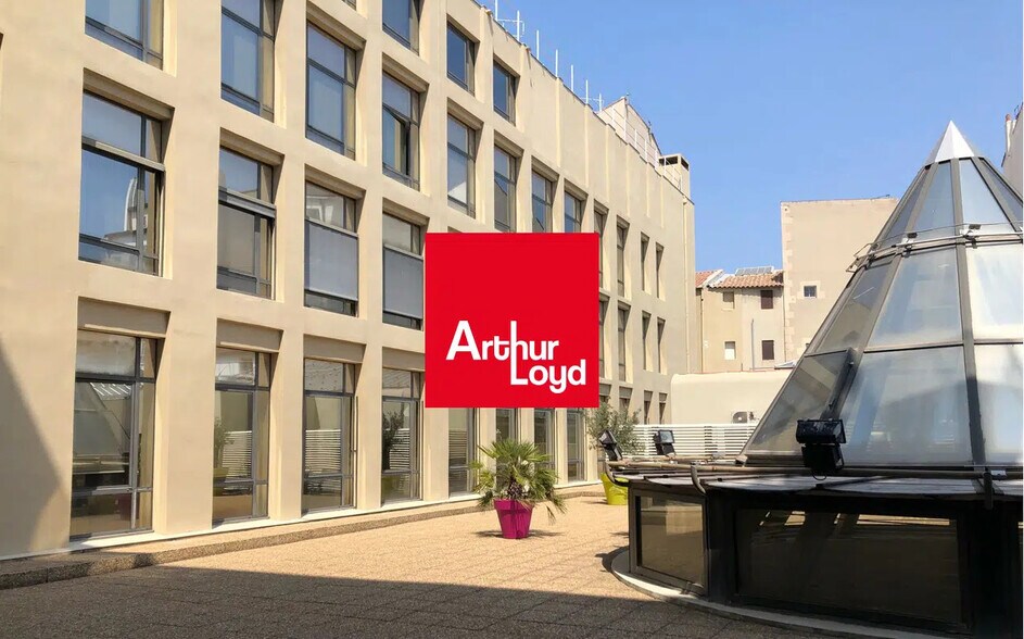 Office in Marseille for lease - Building Photo - Image 1 of 5
