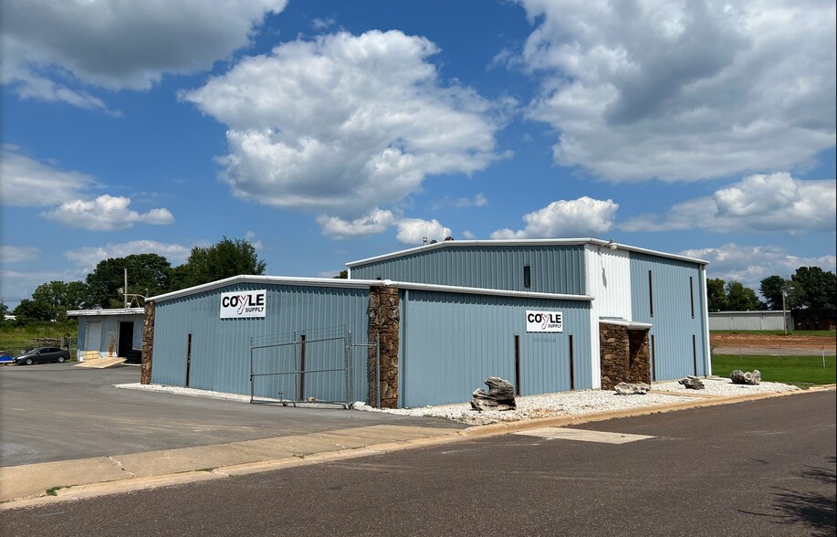 2017 E McDaniel St, Springfield, MO for sale - Building Photo - Image 1 of 1