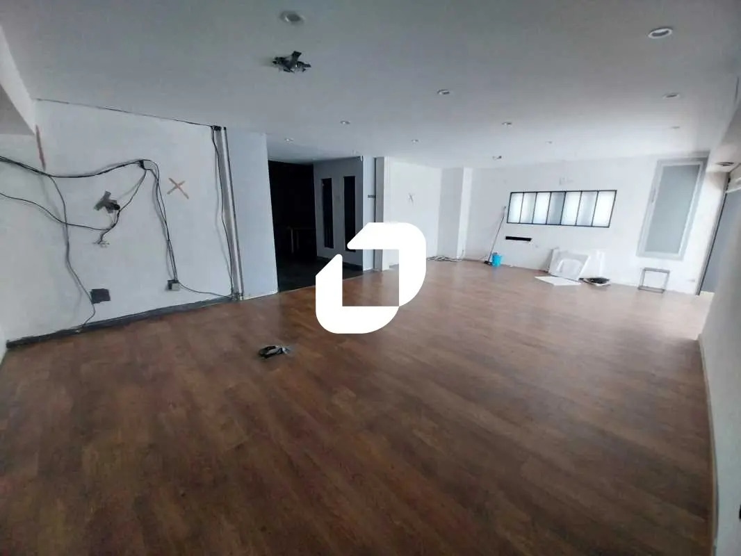 Industrial in Eysines for lease Interior Photo- Image 1 of 9