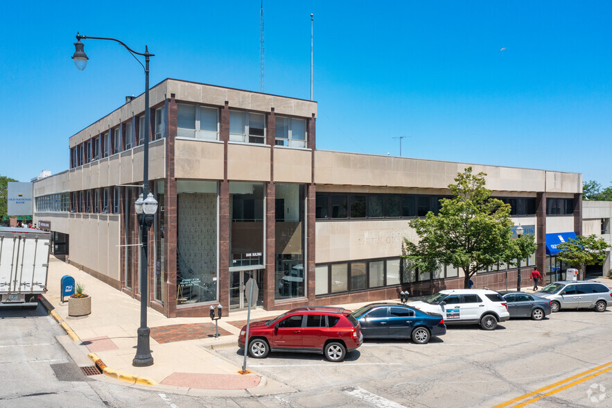 216 W Madison St, Waukegan, IL for sale - Building Photo - Image 1 of 28