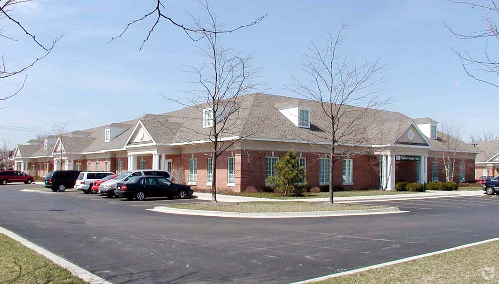 310 S Greenleaf Ave, Gurnee, IL for lease Primary Photo- Image 1 of 15