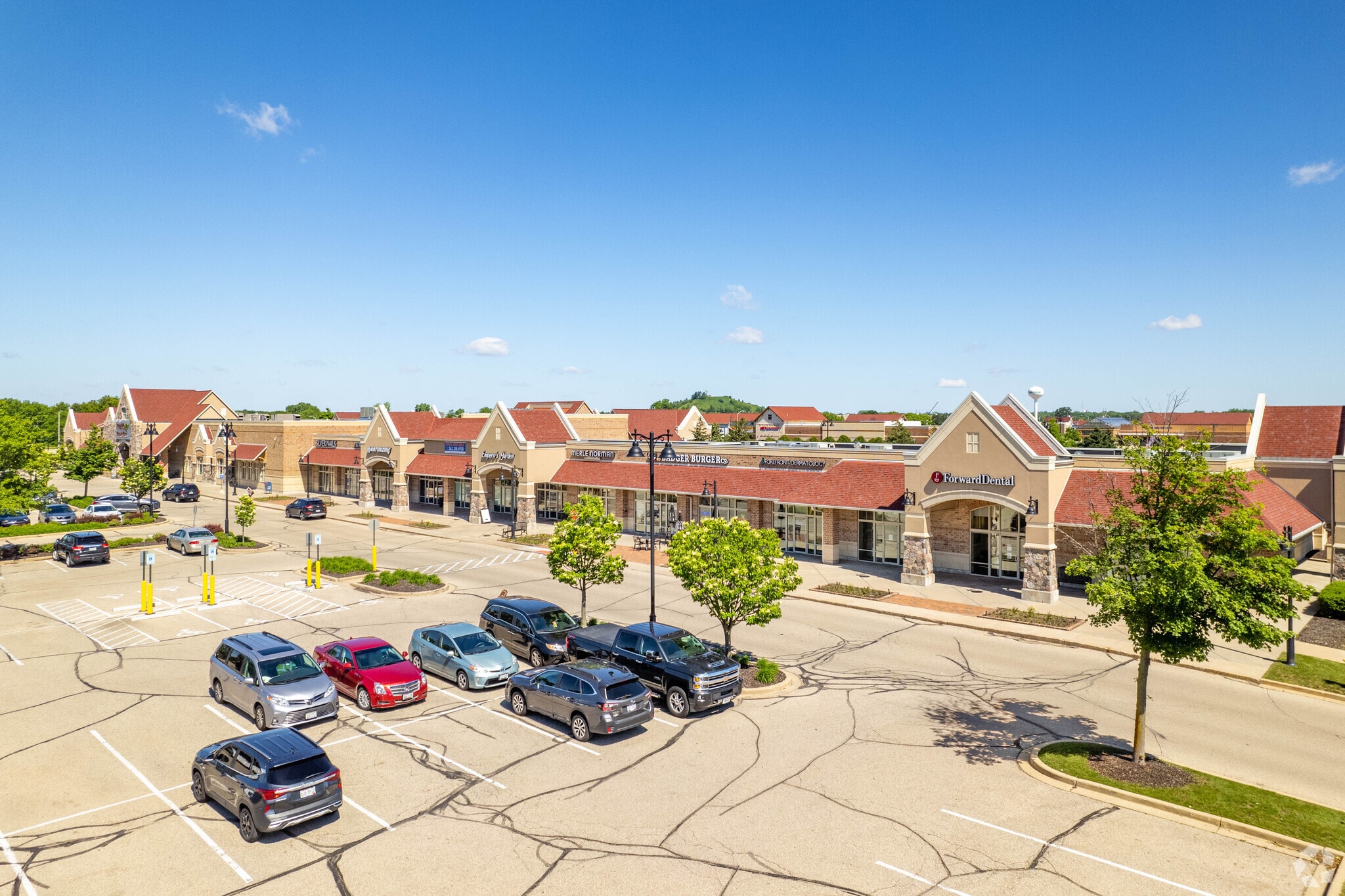 1300-1380 Pabst Farms Blvd, Oconomowoc, WI for sale Primary Photo- Image 1 of 1