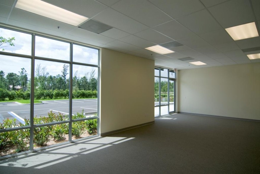 14924 Corporate Rd S, Jupiter, FL for lease - Interior Photo - Image 3 of 25