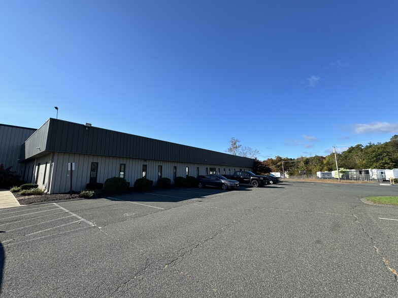 21 Industrial Dr, South Hadley, MA for lease - Building Photo - Image 2 of 16