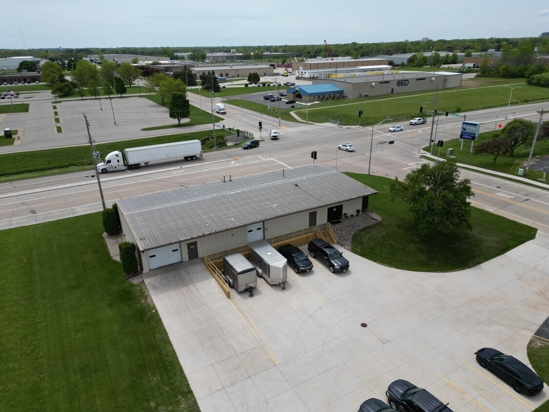 2810 N Roemer Rd, Appleton, WI for sale Primary Photo- Image 1 of 2