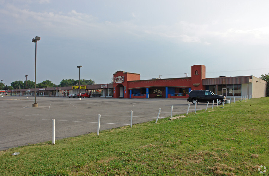 4500-4550 Gus Thomasson Rd, Mesquite, TX for lease - Building Photo - Image 1 of 4