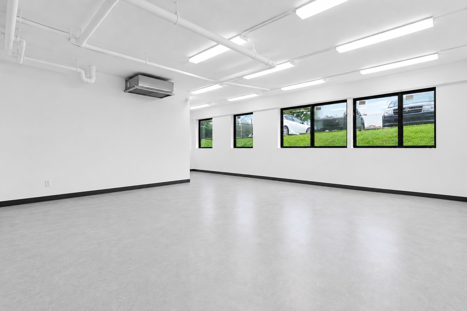 3400 Rue du Marché, Dollard-des-Ormeaux, QC for lease Interior Photo- Image 1 of 3