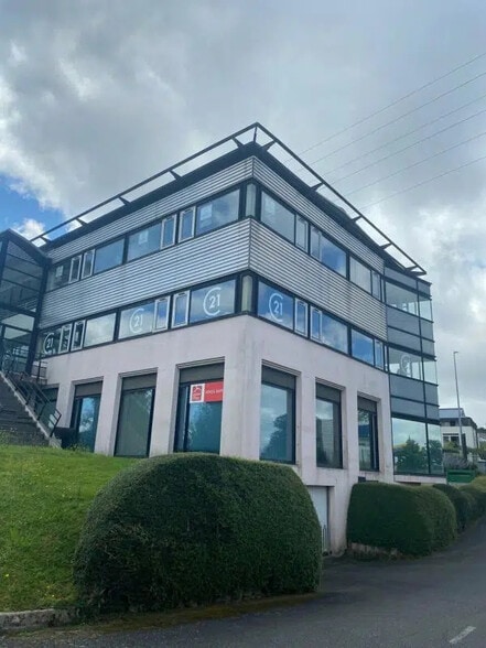 Office in Quimper for lease - Building Photo - Image 2 of 10