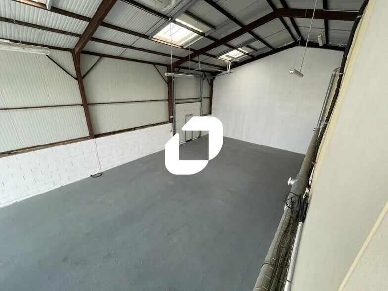 Flex in Reims for sale - Building Photo - Image 2 of 14