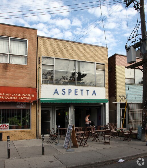 207 Augusta Ave, Toronto, ON for sale - Primary Photo - Image 1 of 1