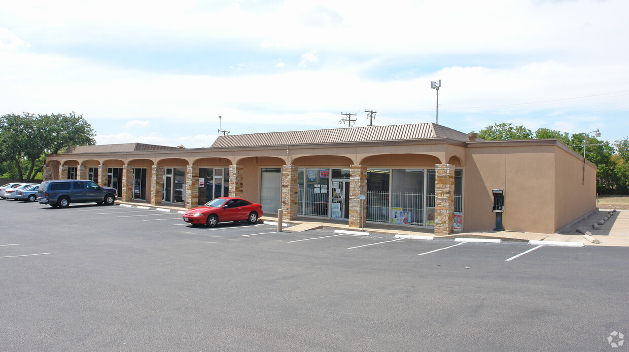 6816 Camp Bowie Blvd, Fort Worth, TX for lease Building Photo- Image 1 of 5