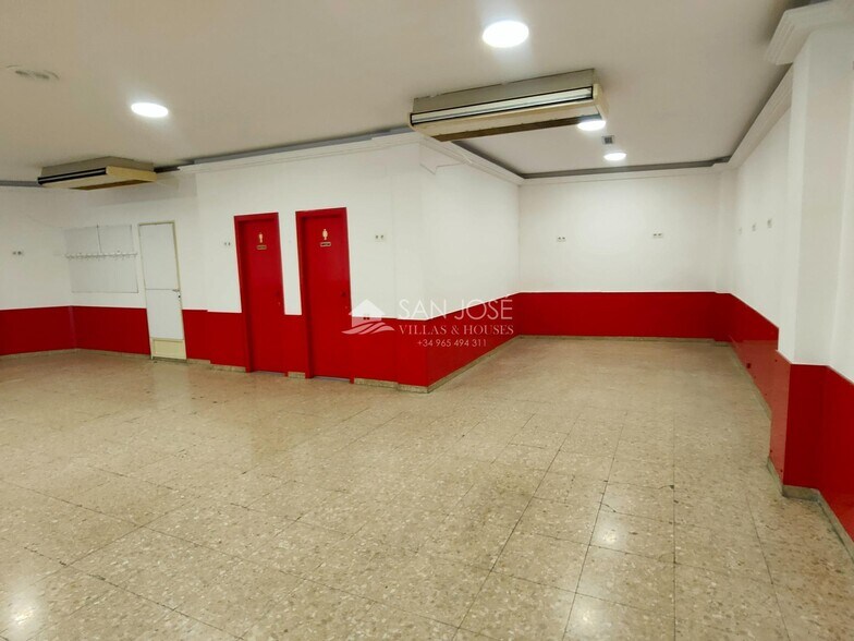 Retail in Aspe for lease - Building Photo - Image 3 of 16