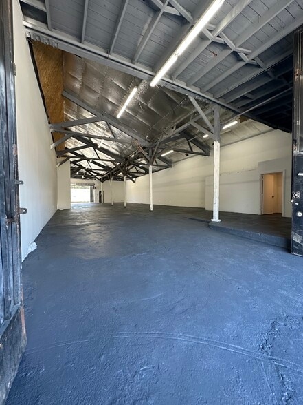 1710 E 57th St, Los Angeles, CA for lease - Building Photo - Image 3 of 6