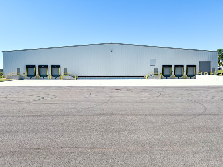 25150 Will McComb Drive, Tanner, AL for lease - Primary Photo - Image 1 of 3